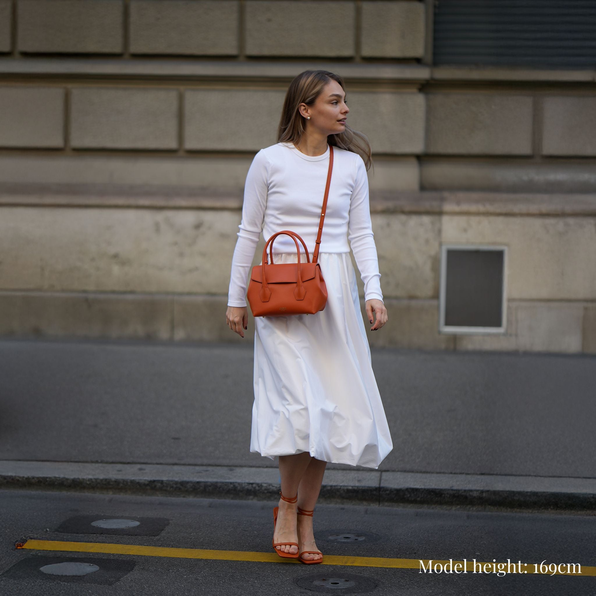 AMELI Zurich | IDA SMALL | Deep Orange | Collina' Pebbled Leather | Model