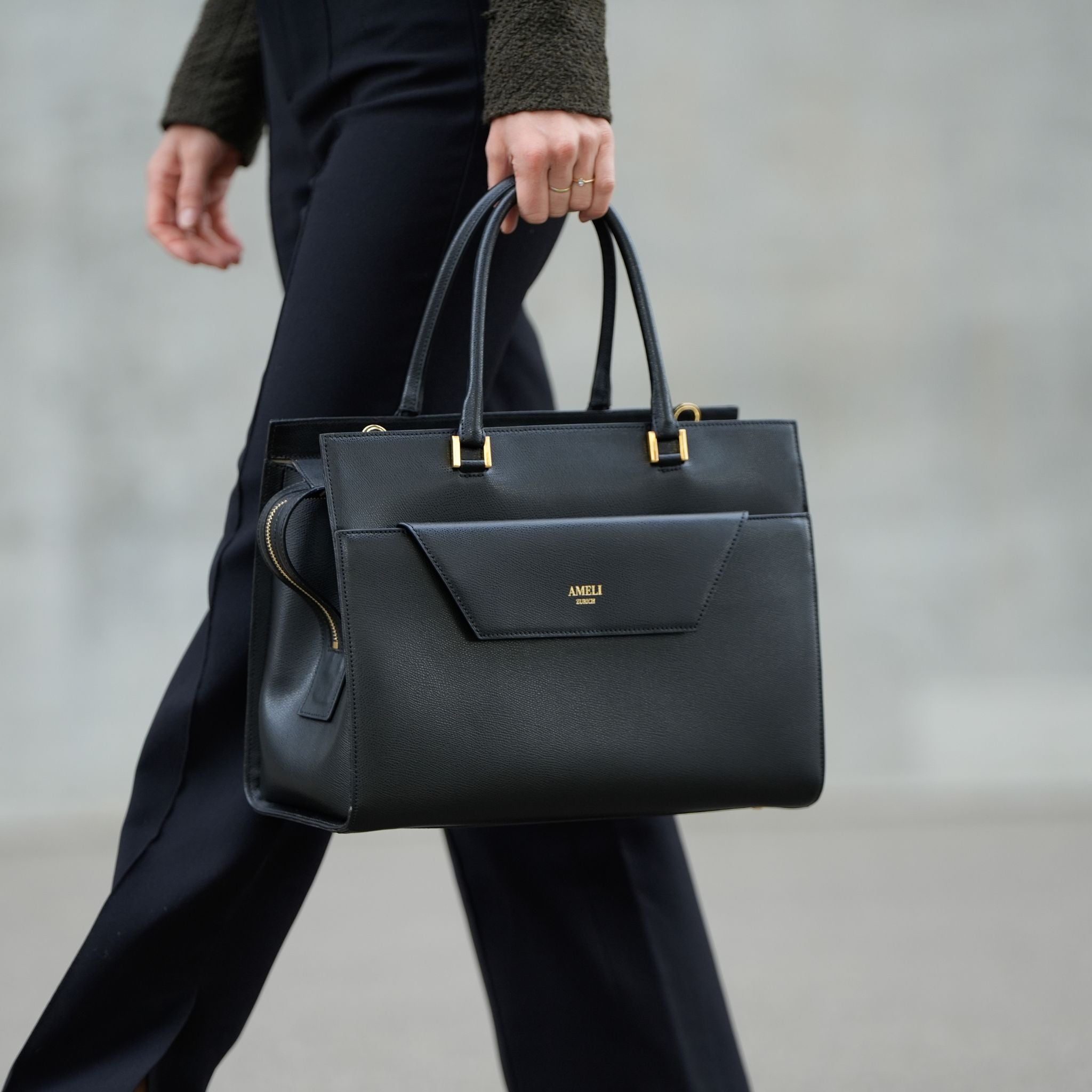 AMELI Zurich | CENTRAL | Greige | Pebbled Leather | Top handle bag