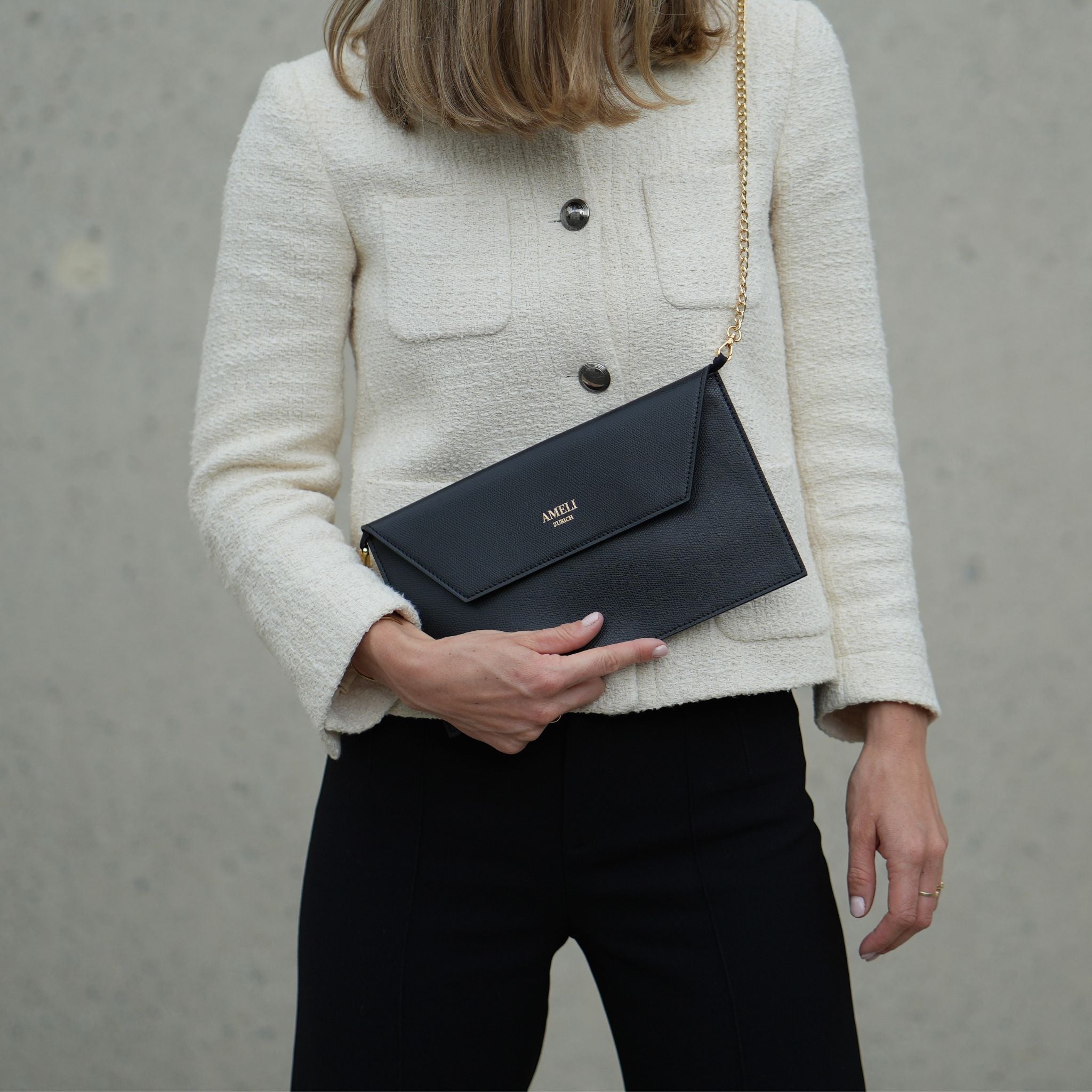 AMELI Zurich | CLUTCH | Black | Pebbled Leather | Model with Chain