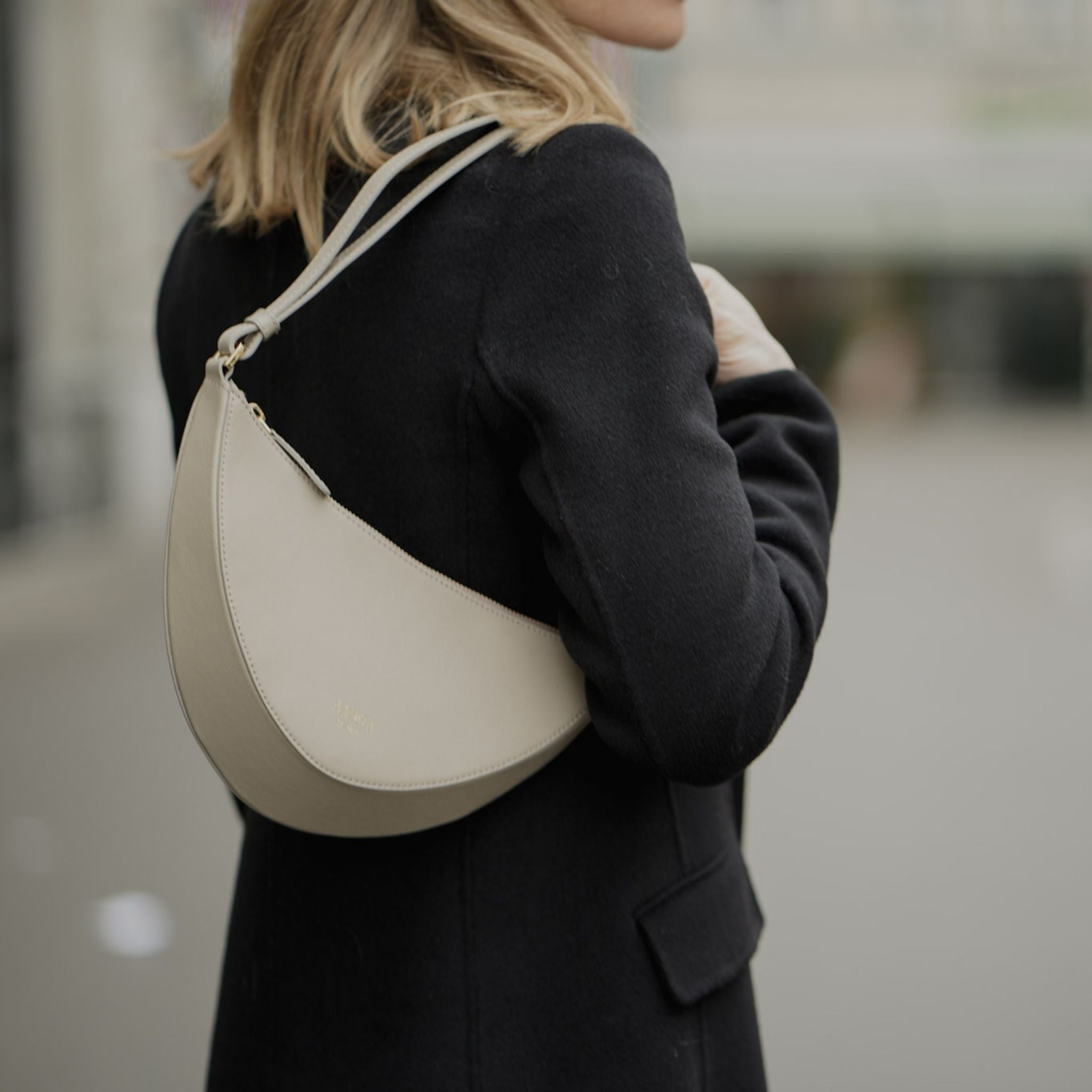 AMELI Zurich | HELVETIA | Taupe | Saffiano Leather | Model