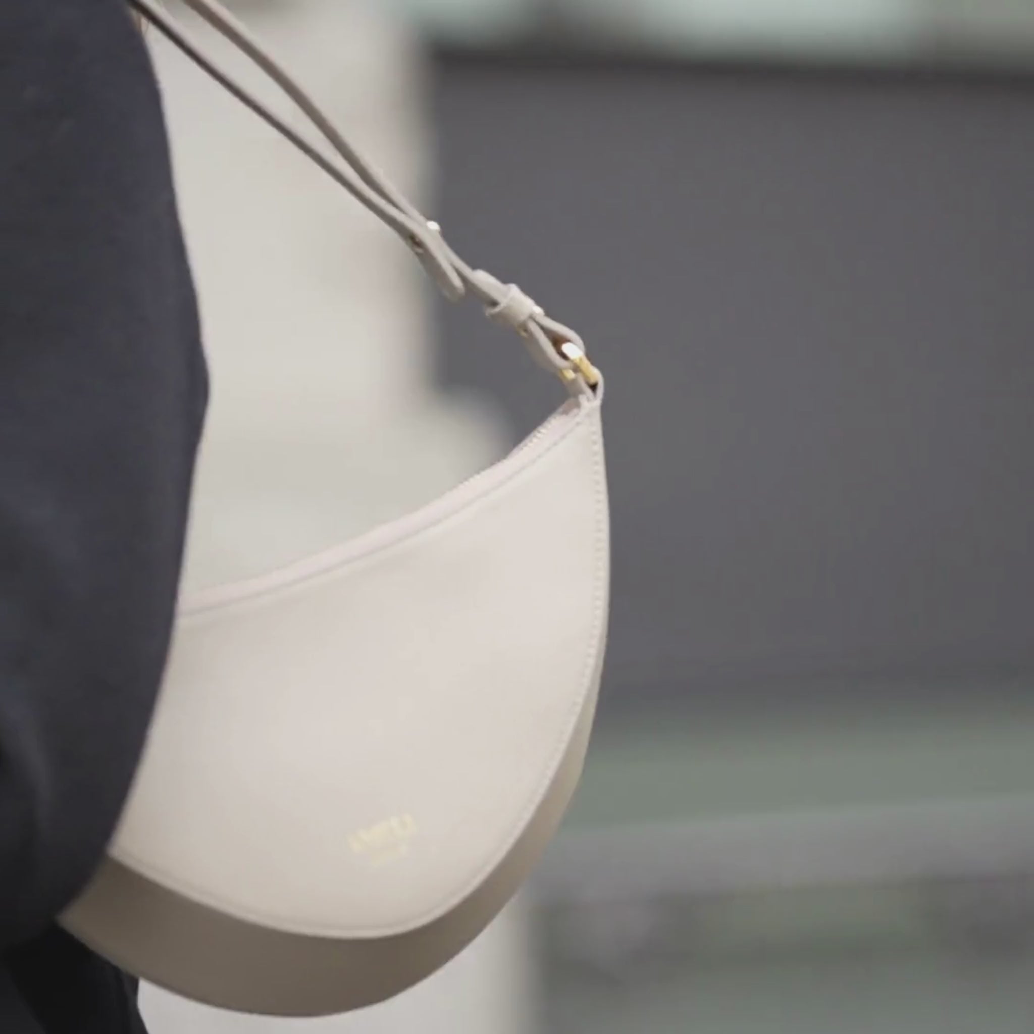 AMELI Zurich | HELVETIA | Taupe | Saffiano Leather | Model