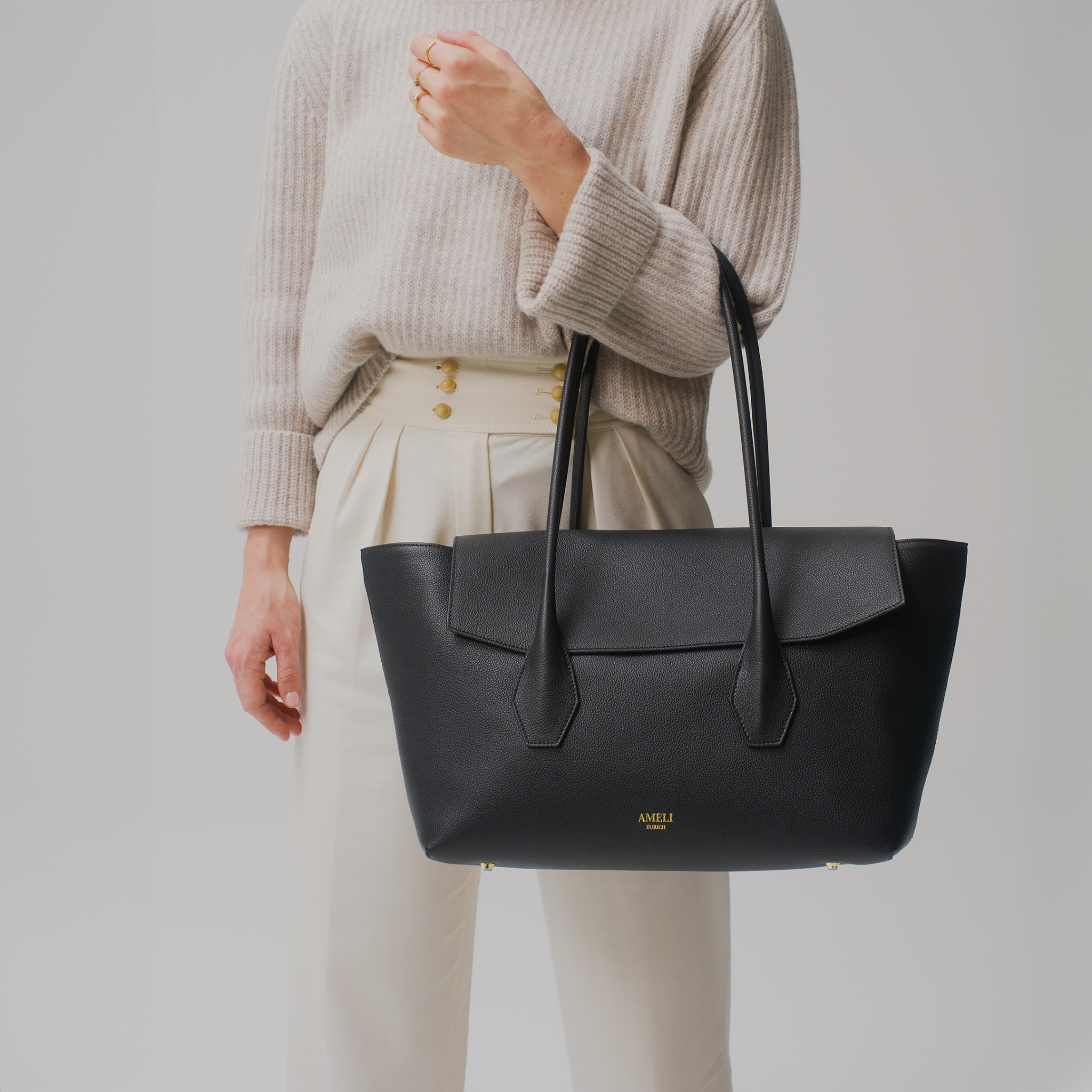 AMELI Zurich | IDA | Black | Small Grain Leather | Top Handle