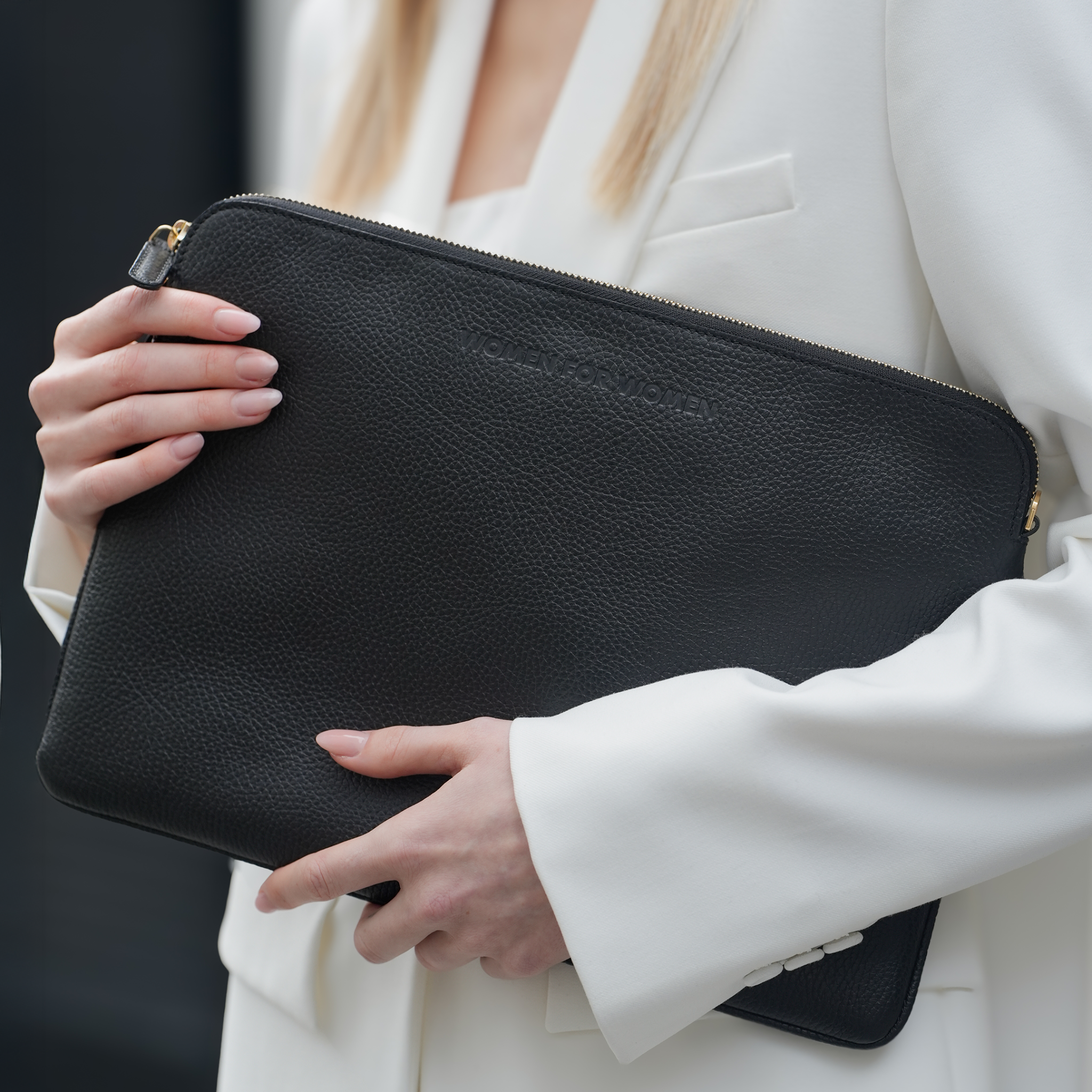 AMELI Zurich | LAPTOP CASE | Black | Soft Grain Leather | Front Detail