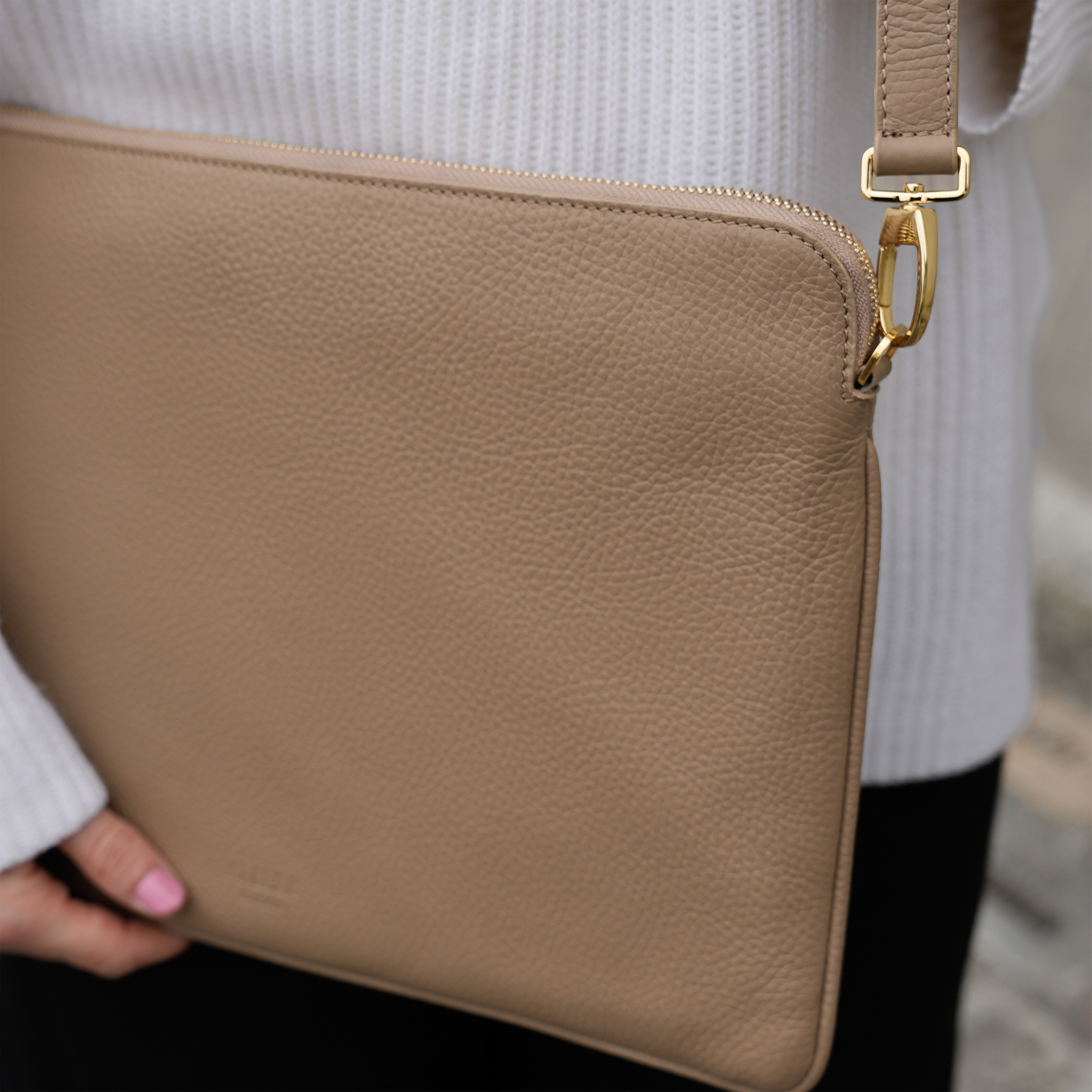 AMELI Zurich | LAPTOP CASE | Greige | Soft Grain Leather | Cross-body