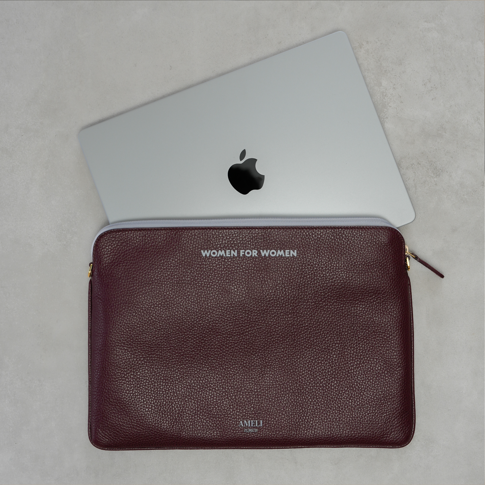 AMELI Zurich | LAPTOP CASE | Maroon Red | Dollarino Leather | Detail