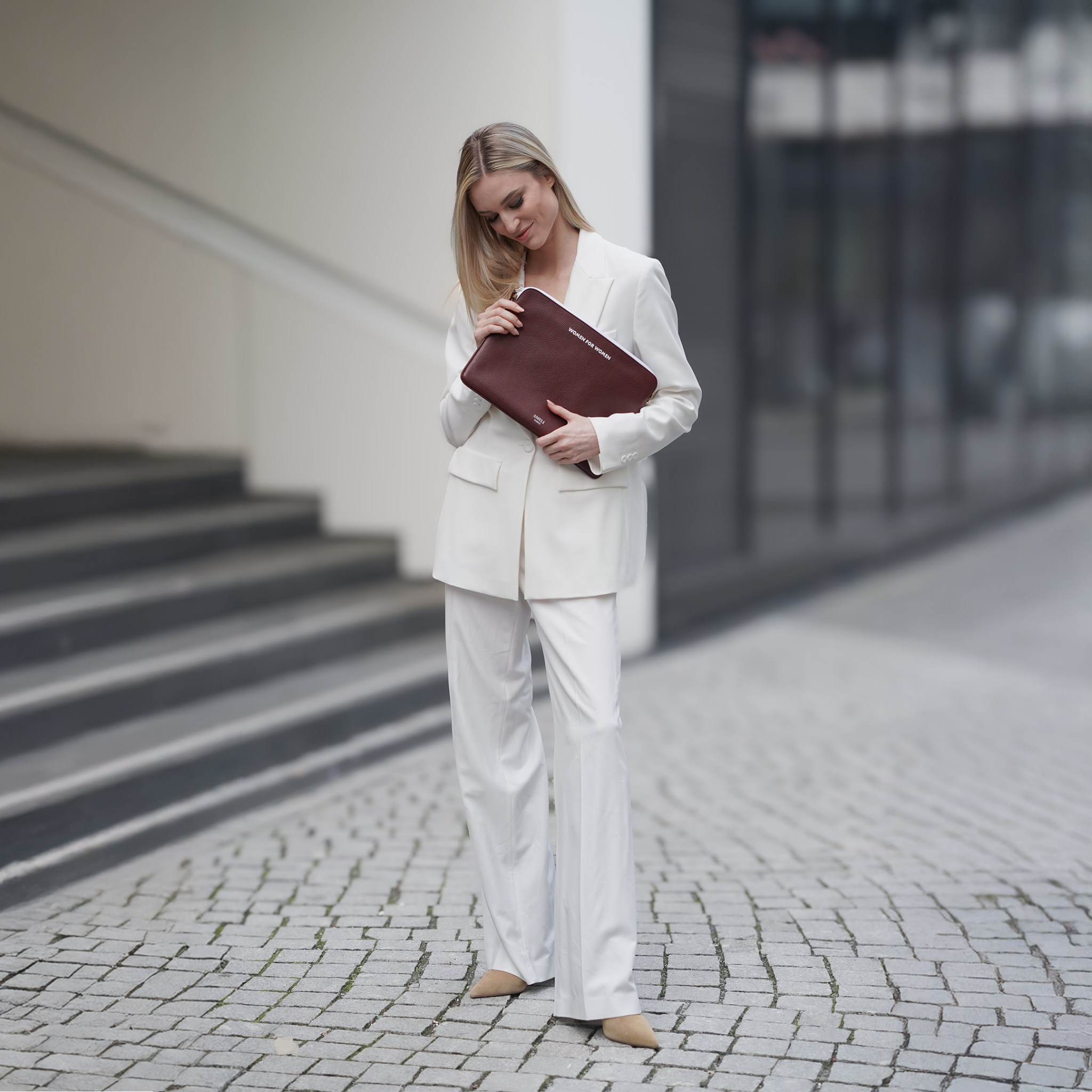 AMELI Zurich | LAPTOP CASE | Maroon Red | Dollarino Leather | Model