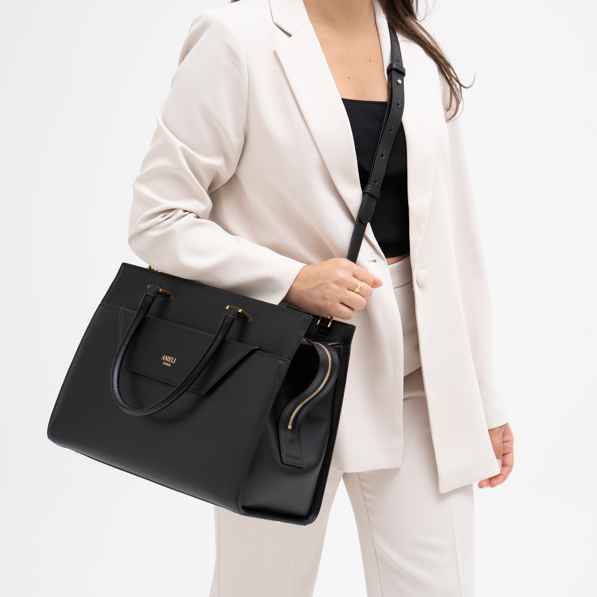 AMELI Zurich | CENTRAL | Black | Pebbled Leather | Over the shoulder