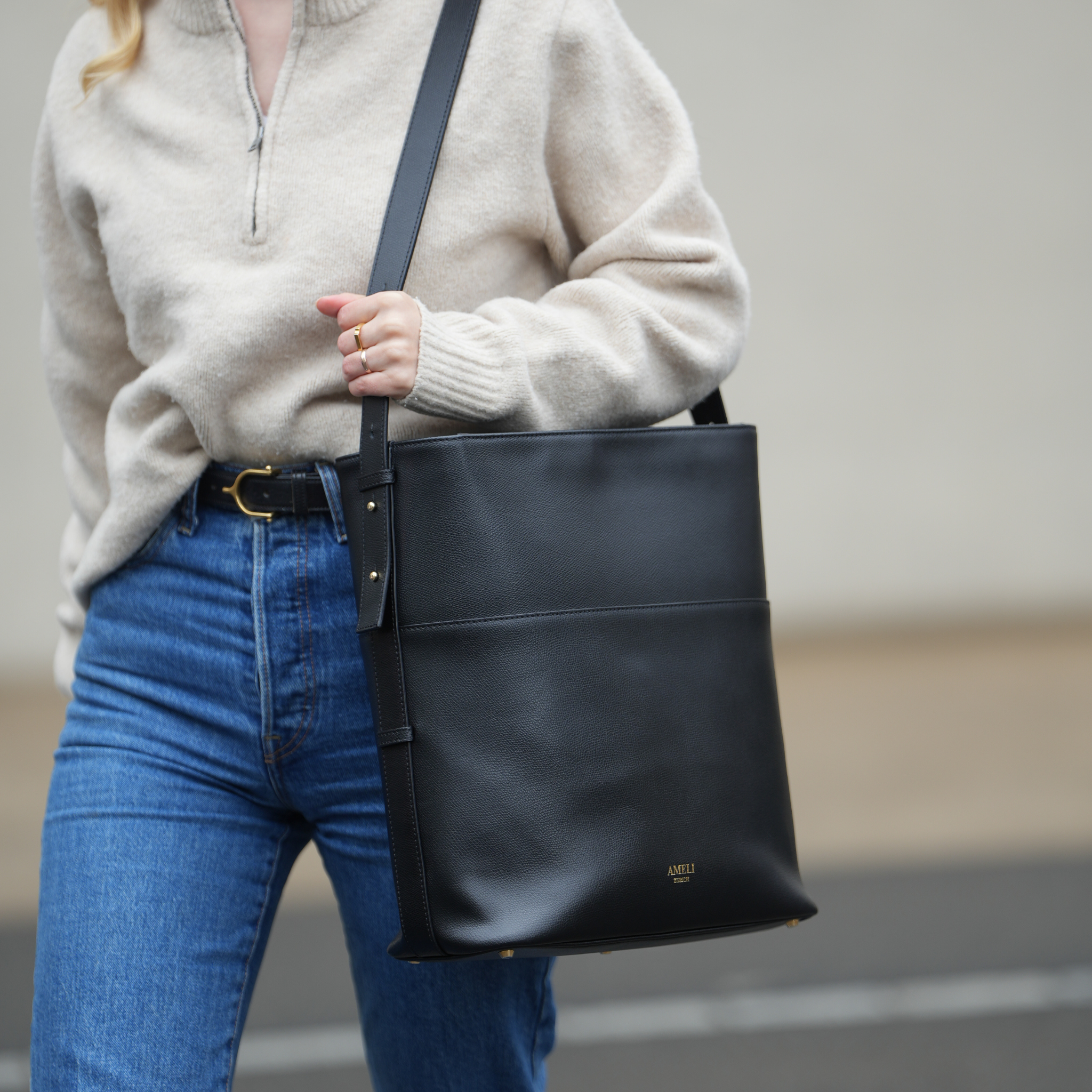 AMELI Zurich | LETTEN | Black | Pebbled Leather | Shoulder bag