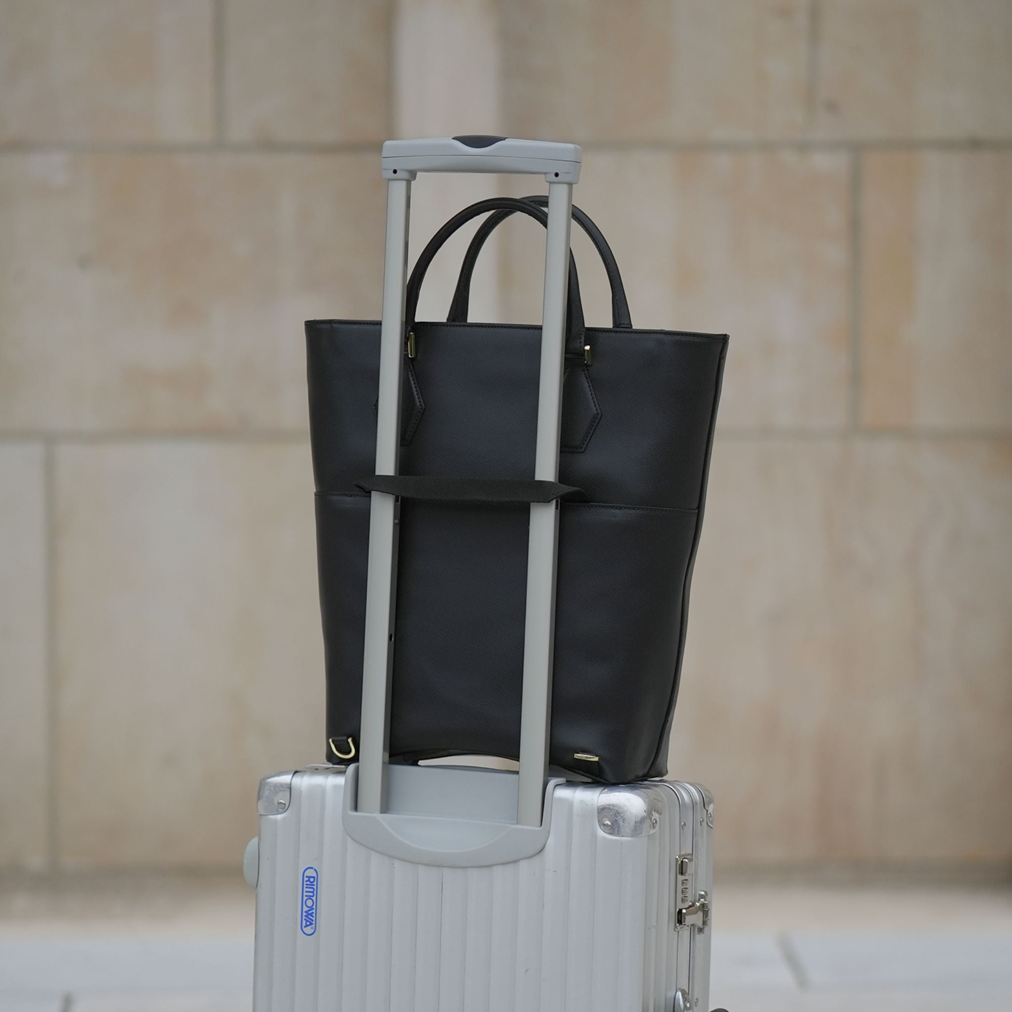 AMELI Zurich | ODEON | Black | Pebbled Leather | On the suitcase