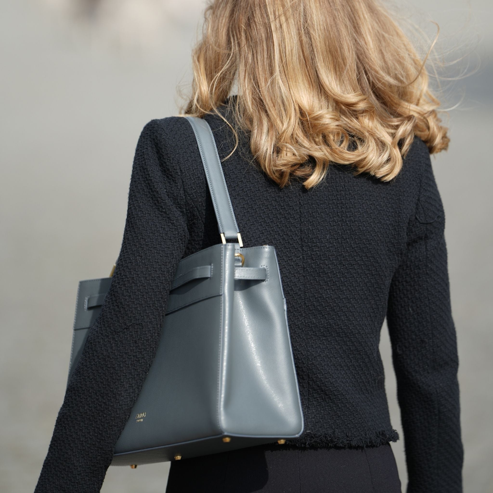 AMELI Zurich Discover our elegant SEEFELD laptop bag Dark Grey